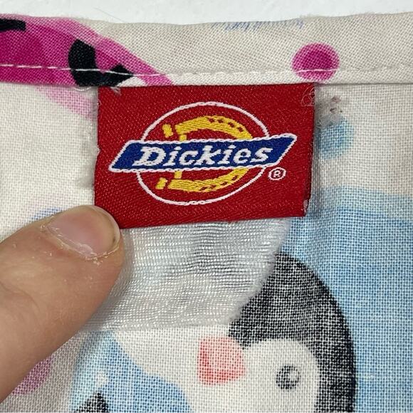 Dickies, Winter Penguin Scrub Top. Measures similar to a 3X Excellent condition! - Picture 4 of 5